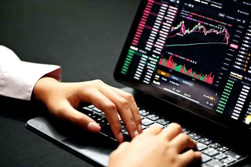 Monitoring the stock market on a laptop - TradeZella